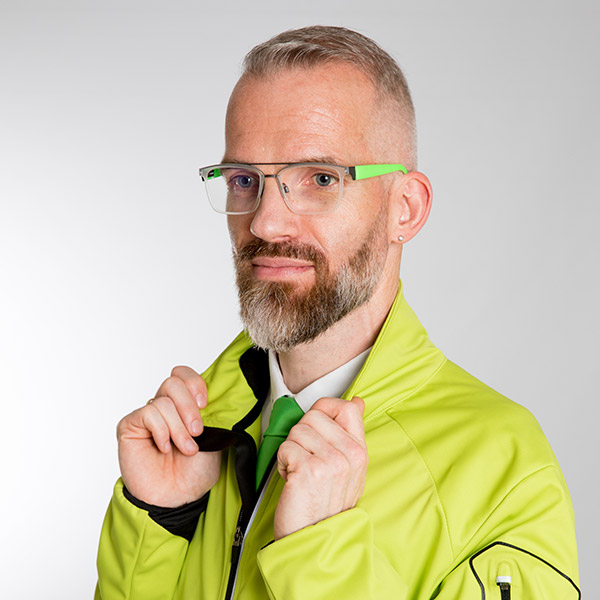 Meine Name ist Henning König, ich bin Augenoptikermeister und meine Leidenschaft ist KBT Optik.